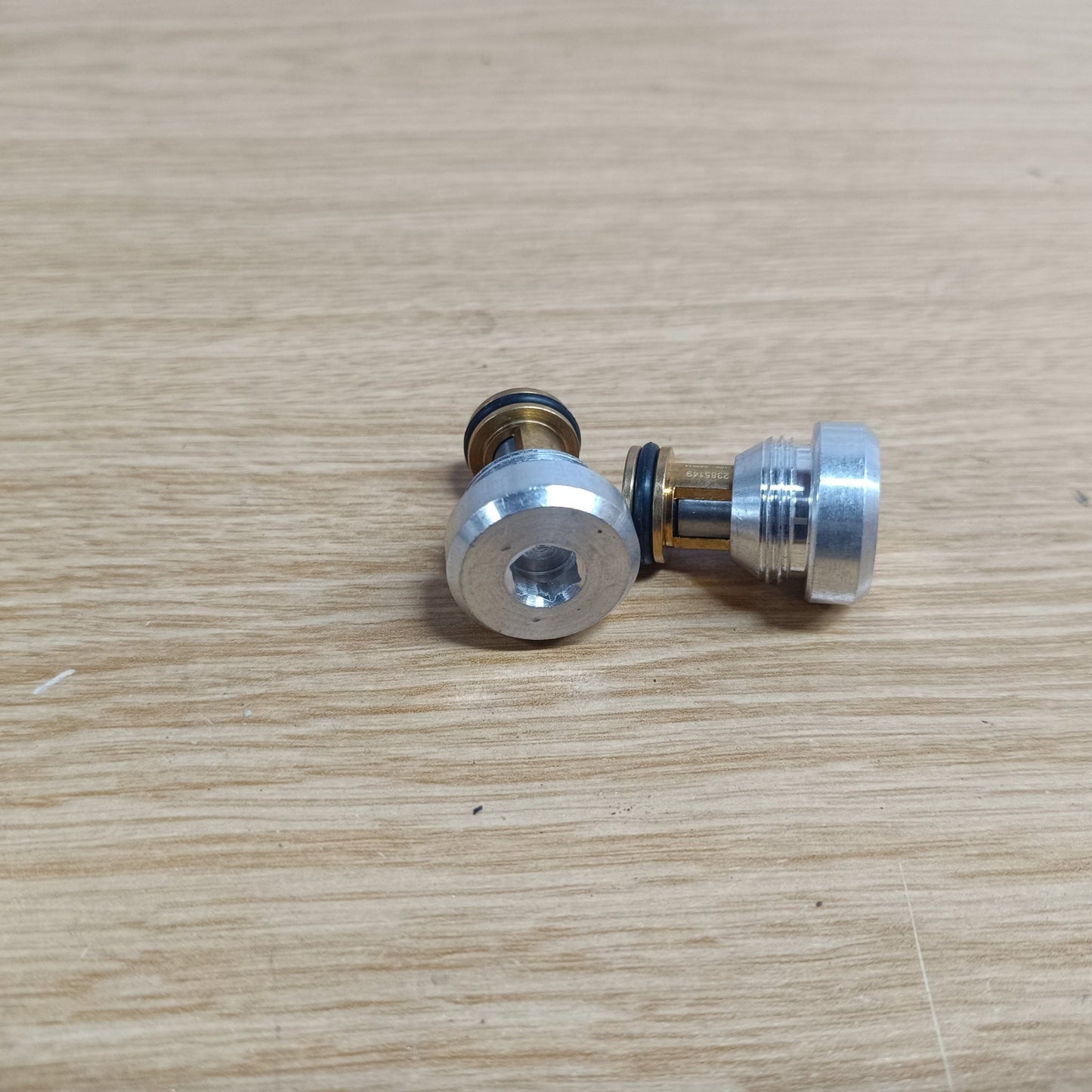 2er Set Öldruck Halteventile V8 A6 S6 RS6 C5 - CORS - Parts