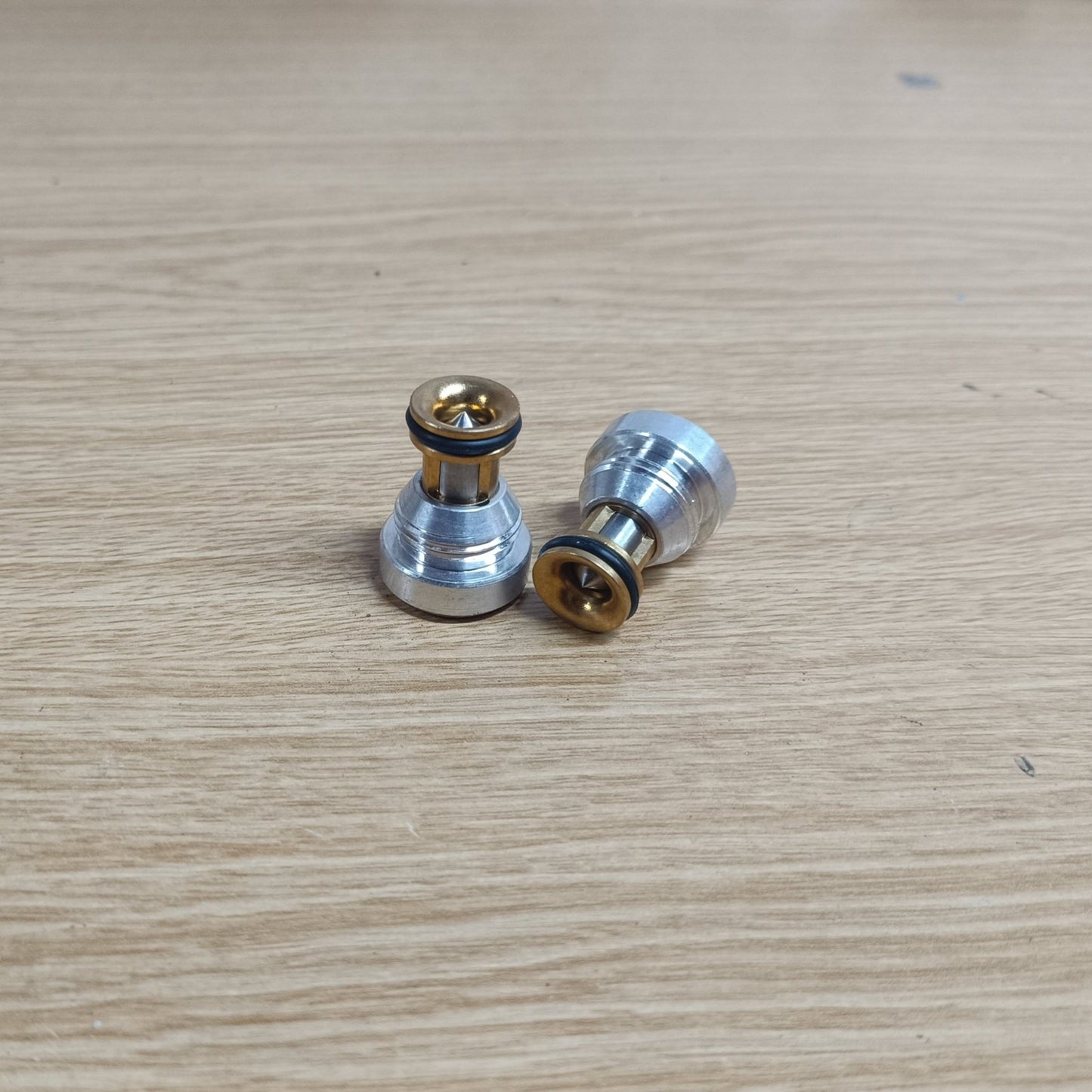 2er Set Öldruck Halteventile V8 A6 S6 RS6 C5 - CORS - Parts
