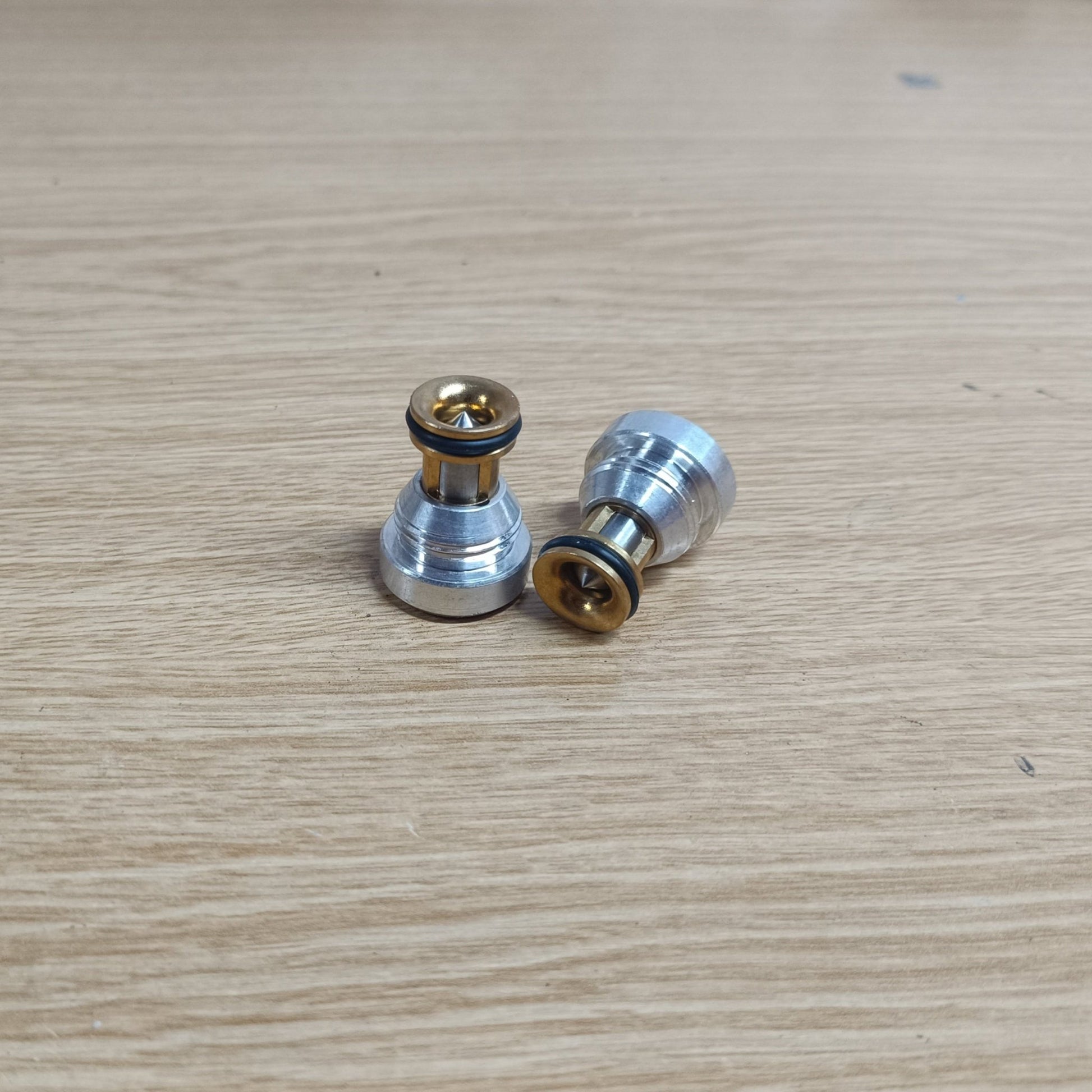 2er Set Öldruck Halteventile V8 A6 S6 RS6 C5 - CORS - Parts